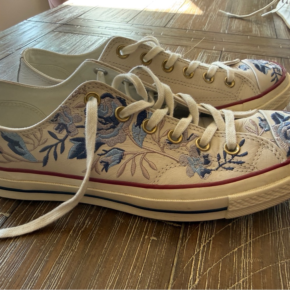 Embroidered White and Blue Floral Sneakers - Picture 2 of 8